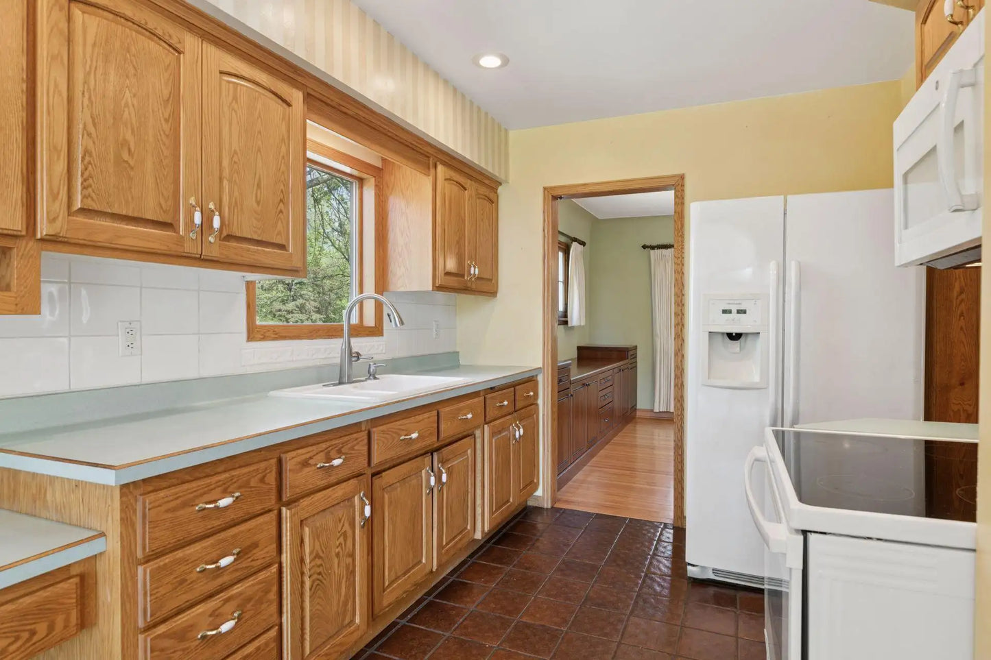 1635 Dodd Road, Mendota Heights, MN 55118