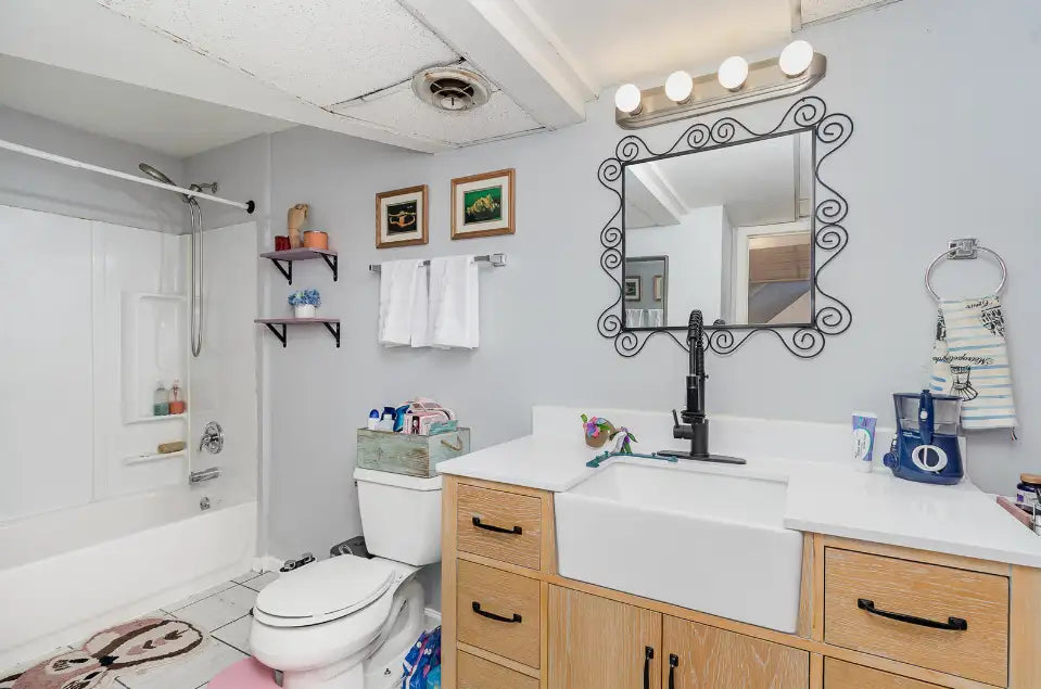 2530 Pleasant Avenue, Minneapolis, MN 55404