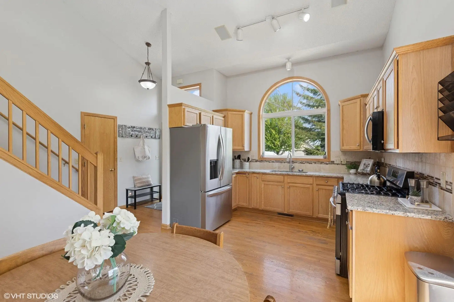 21271 Ilavista Way, Lakeville, MN 55044