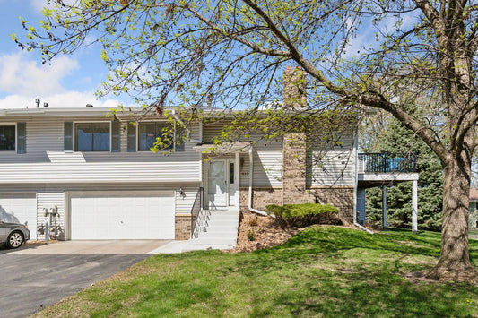 833 Evergreen Circle, Burnsville, MN 55337