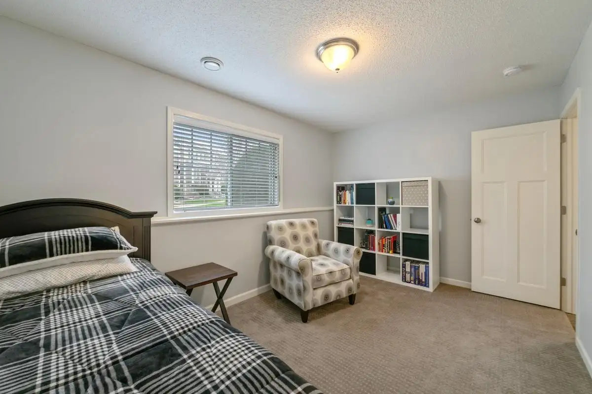 11300 Sandcastle Drive, Woodbury, MN 55129
