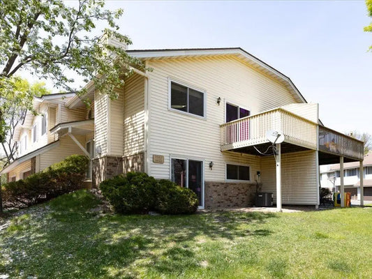 1042 Aston Circle, Burnsville, MN 55337