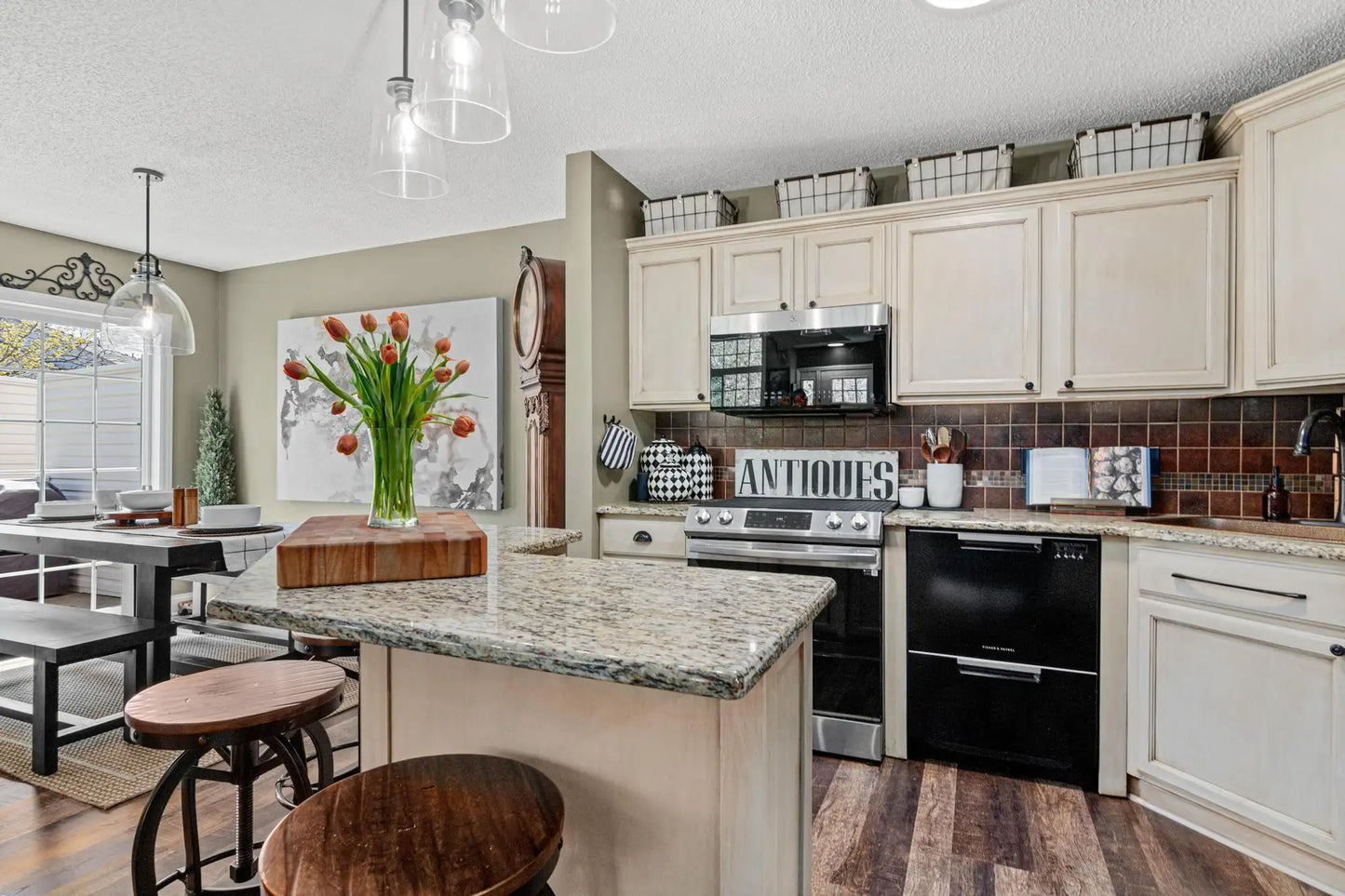 3595 Genevieve Avenue, Oakdale, MN 55128