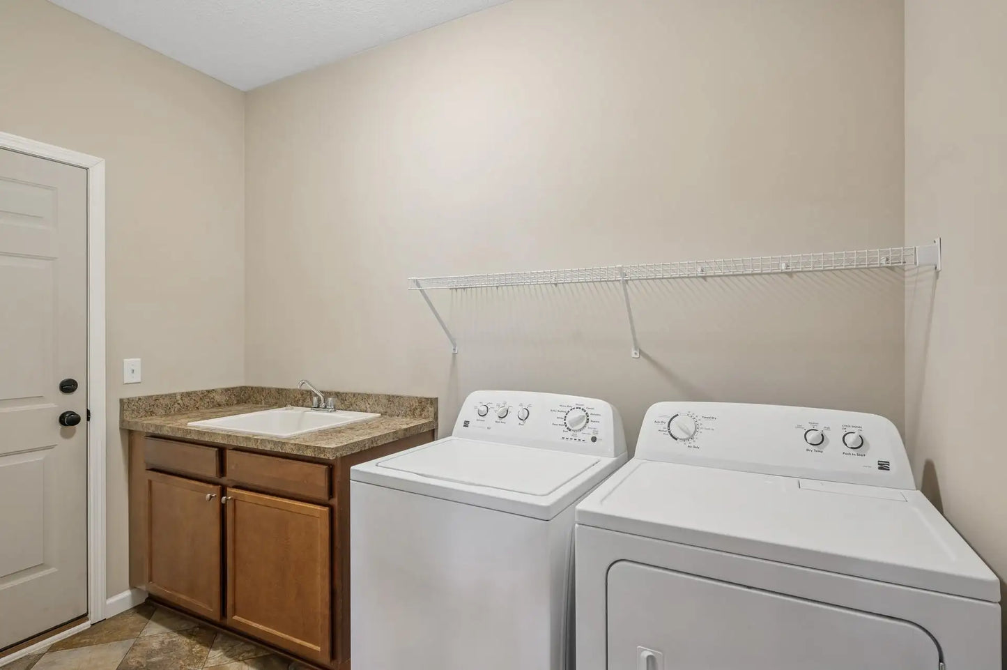 1323 Lylewood Parkway, Carver, MN 55315