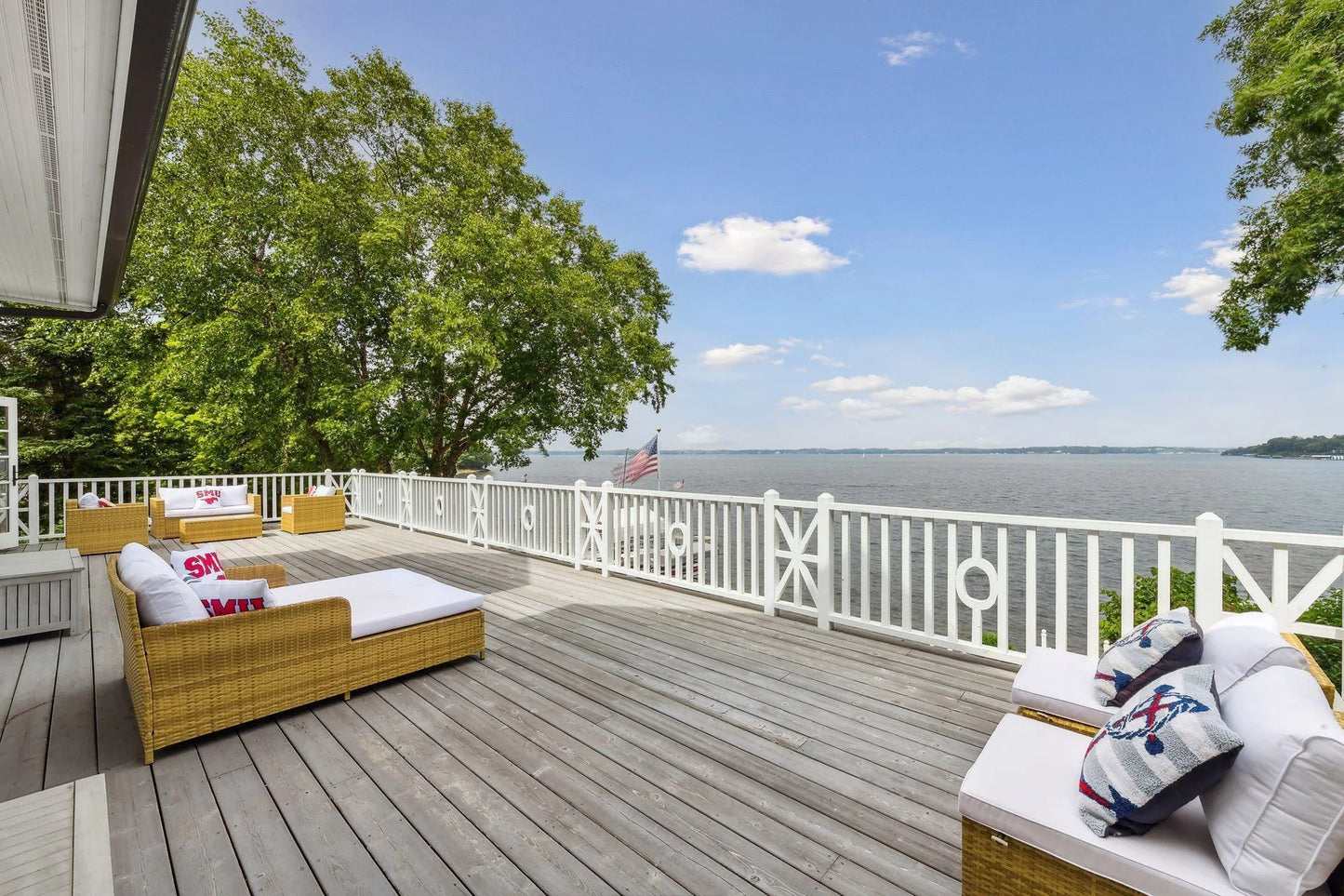 20100 Lakeview Avenue, Deephaven, MN 55331