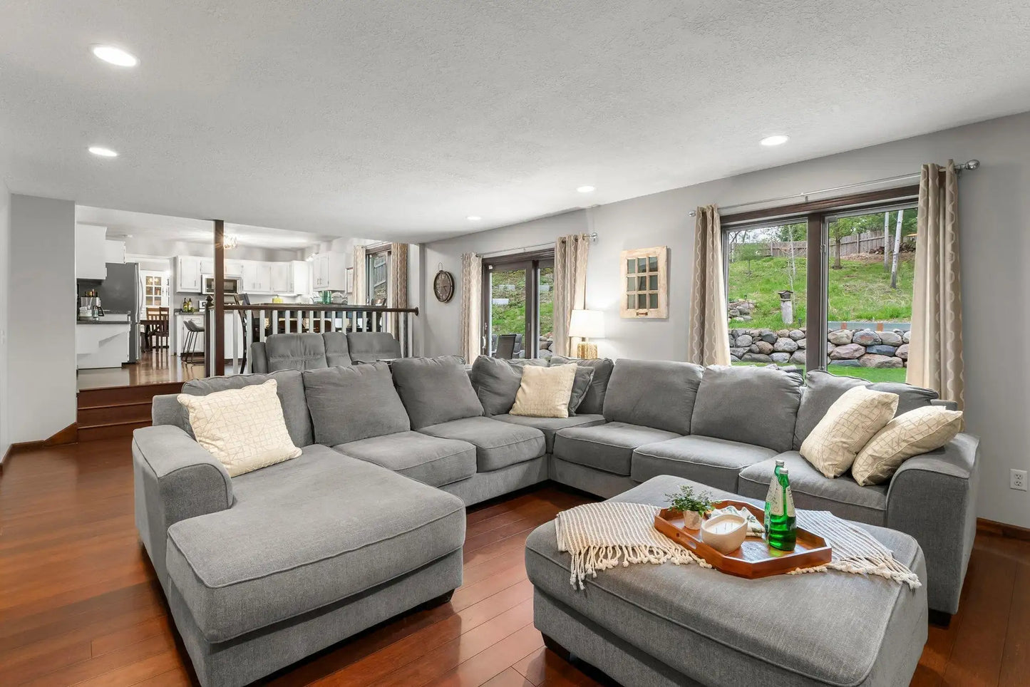 1421 Horseshoe Circle, Eagan, MN 55122