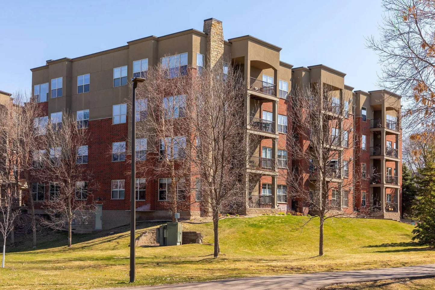 460 Ford Road, Saint Louis Park, MN 55426