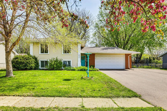 837 Cortland Drive, Apple Valley, MN 55124