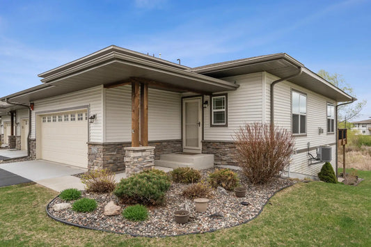 1323 Lylewood Parkway, Carver, MN 55315