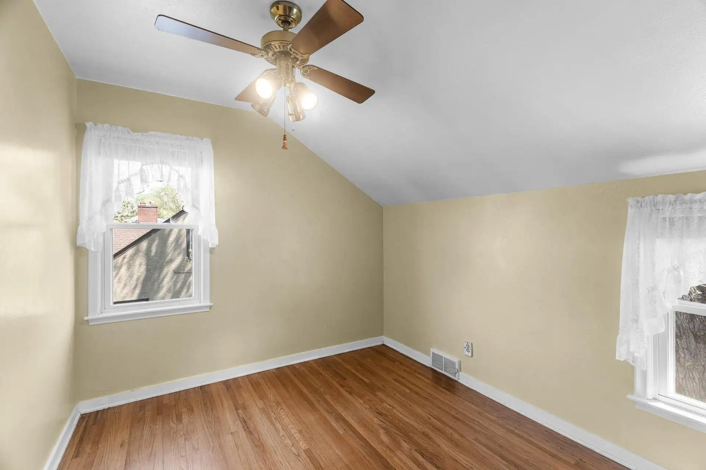 1712 Hyacinth Avenue, Saint Paul, MN 55106