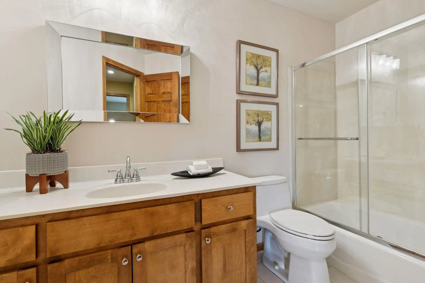 4633 Stonecliffe Drive, Eagan, MN 55122