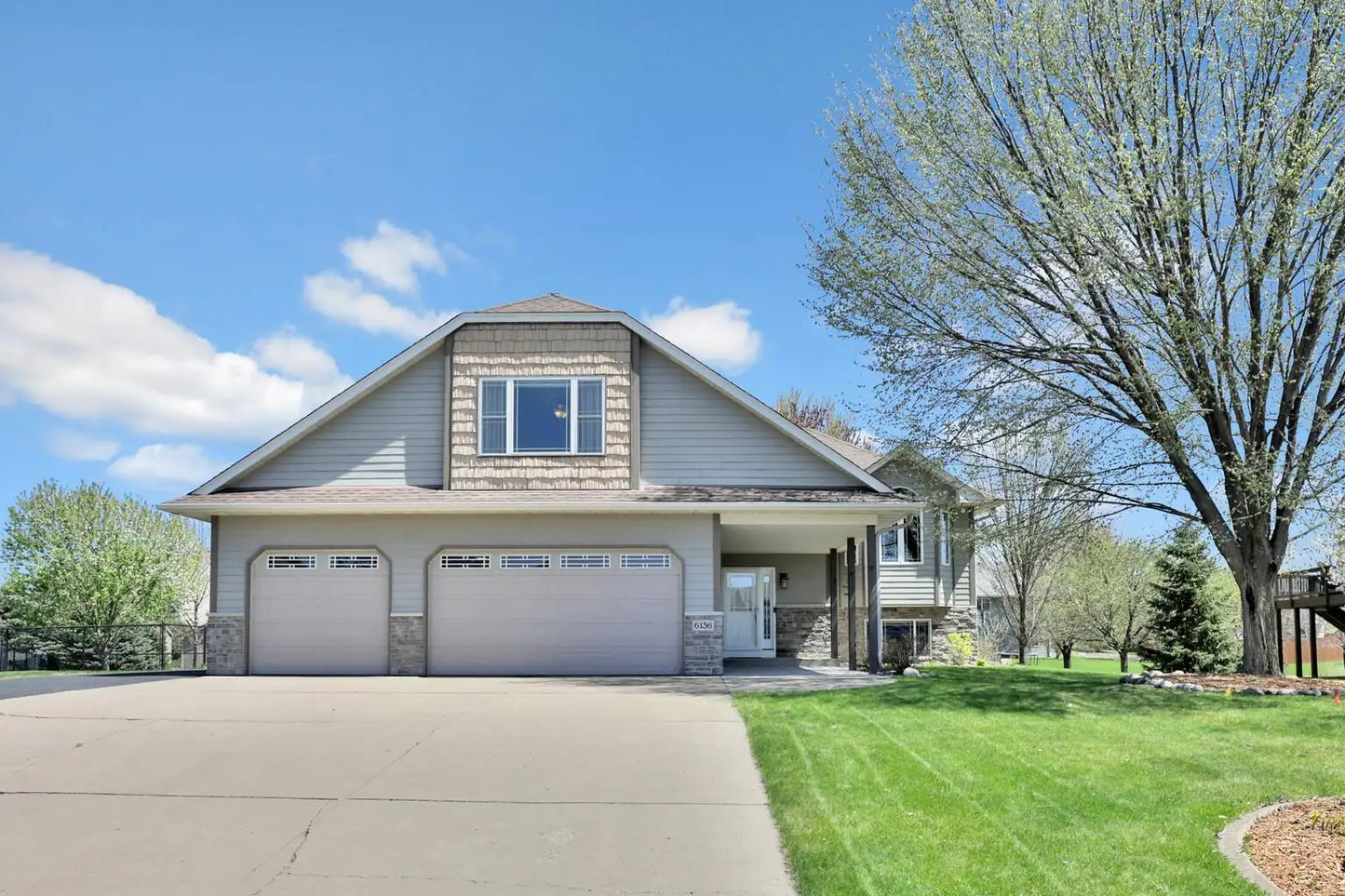 6136 Goodview Trail Circle, Hugo, MN 55038