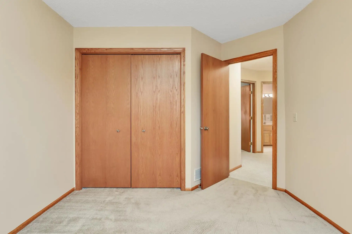 20503 Juno Trail, Lakeville, MN 55044