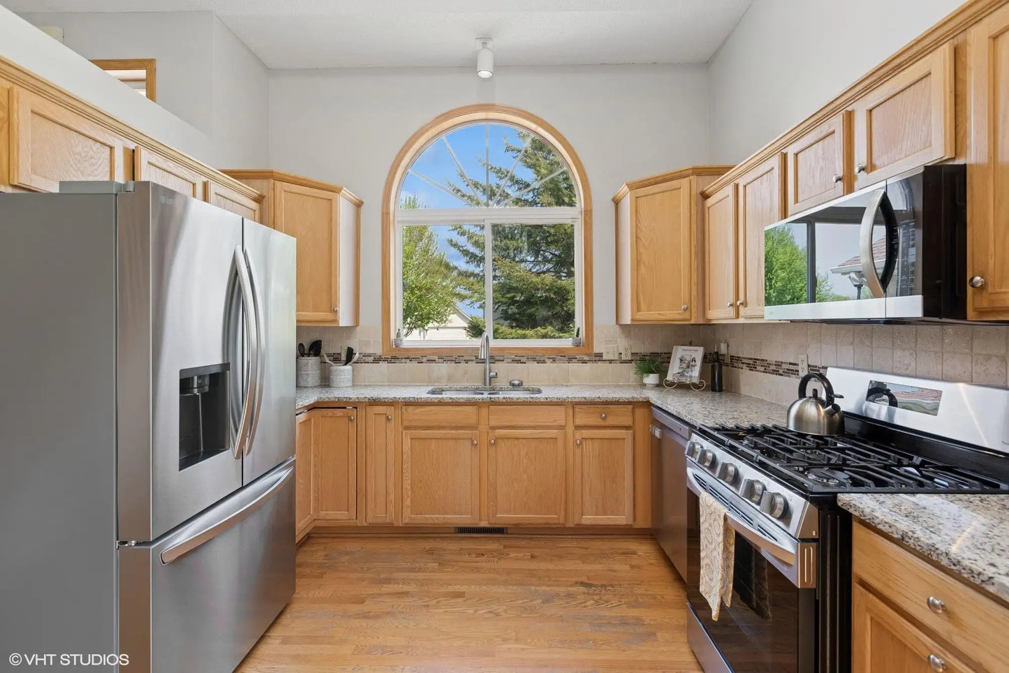 21271 Ilavista Way, Lakeville, MN 55044
