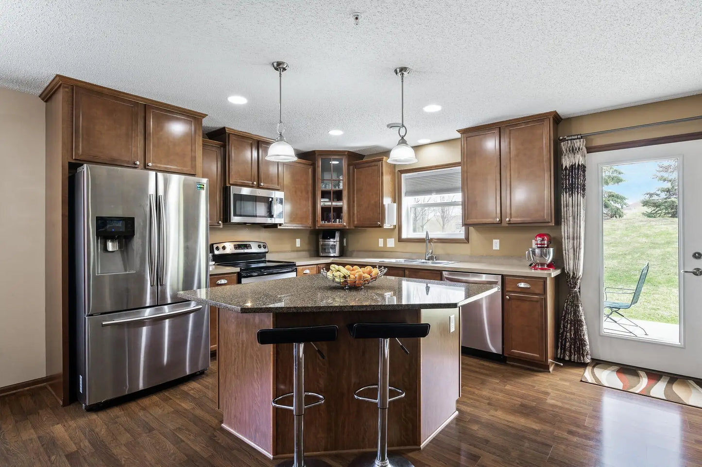 15860 60th Avenue, Plymouth, MN 55446