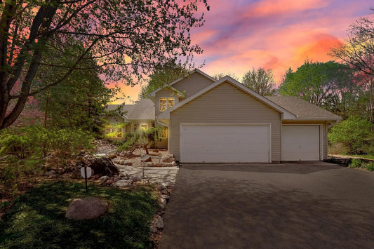 1950 Park Ridge Court, Chaska, MN 55318