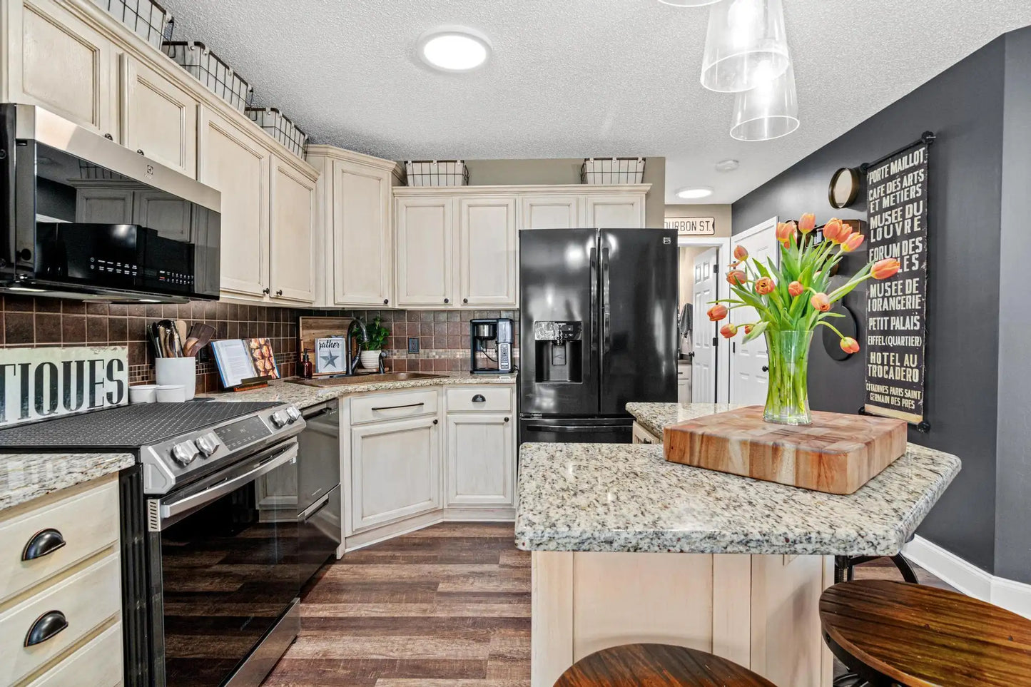 3595 Genevieve Avenue, Oakdale, MN 55128