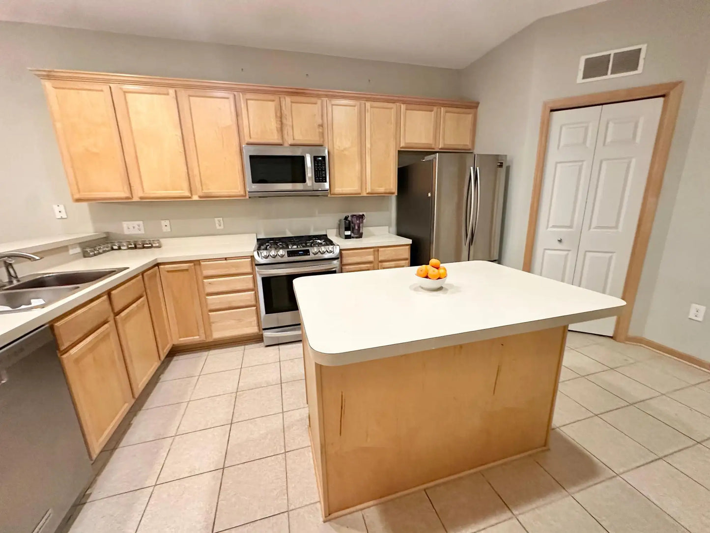 4553 Victor Path, Hugo, MN 55038