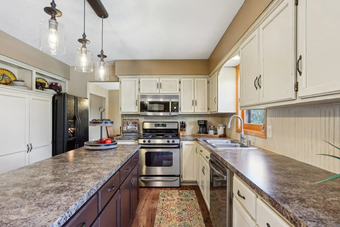 3676 Ashbury Road, Eagan, MN 55122