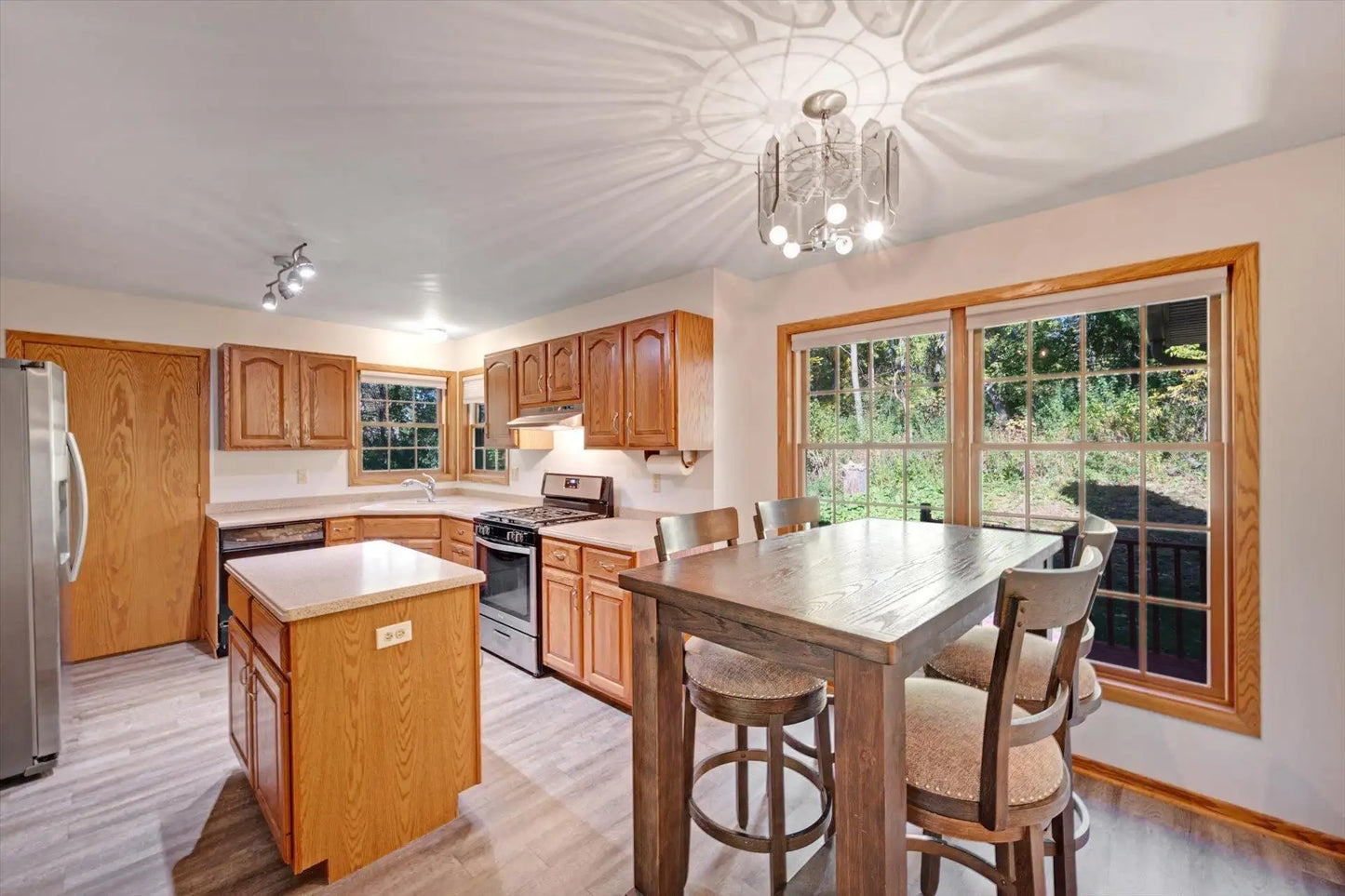 771 County Road B2 , Little Canada, MN 55117