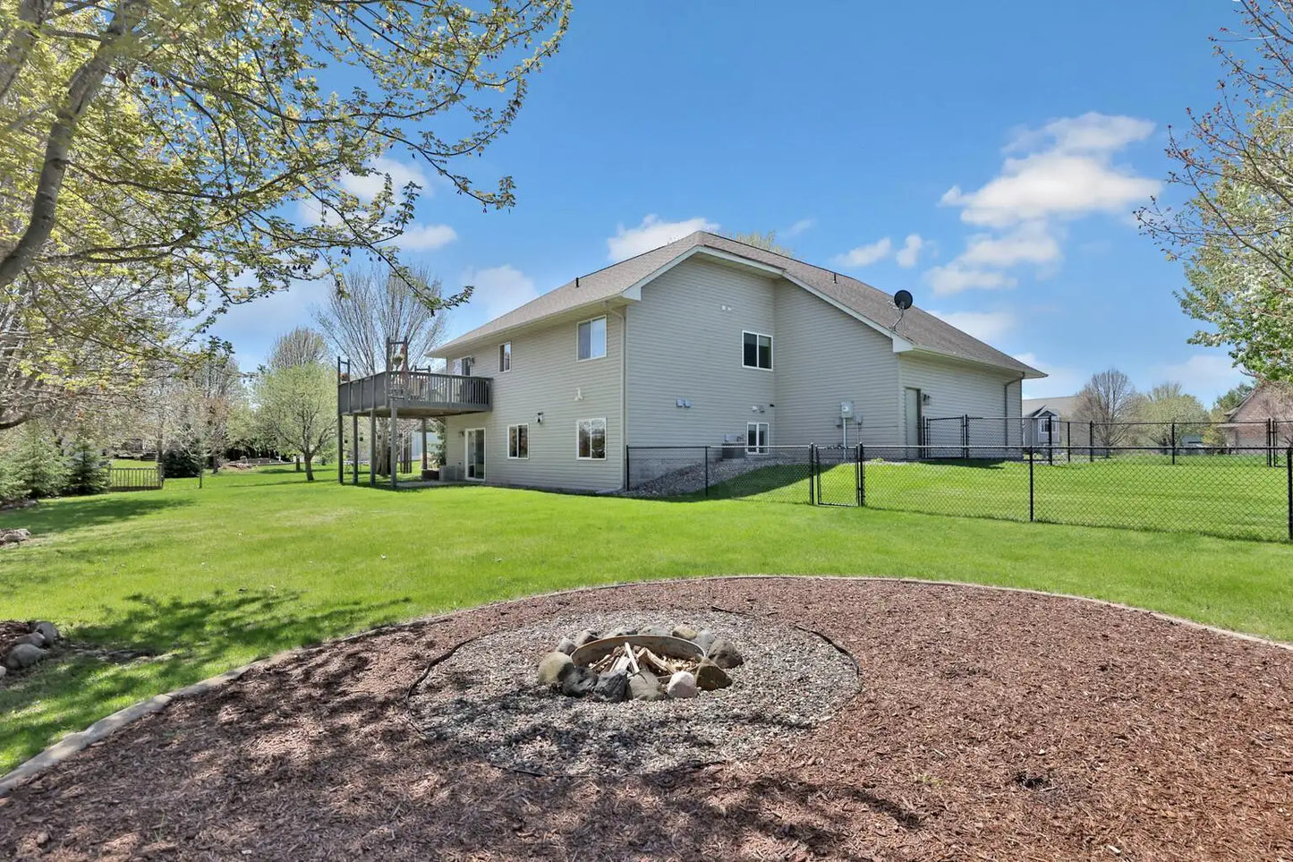 6136 Goodview Trail Circle, Hugo, MN 55038