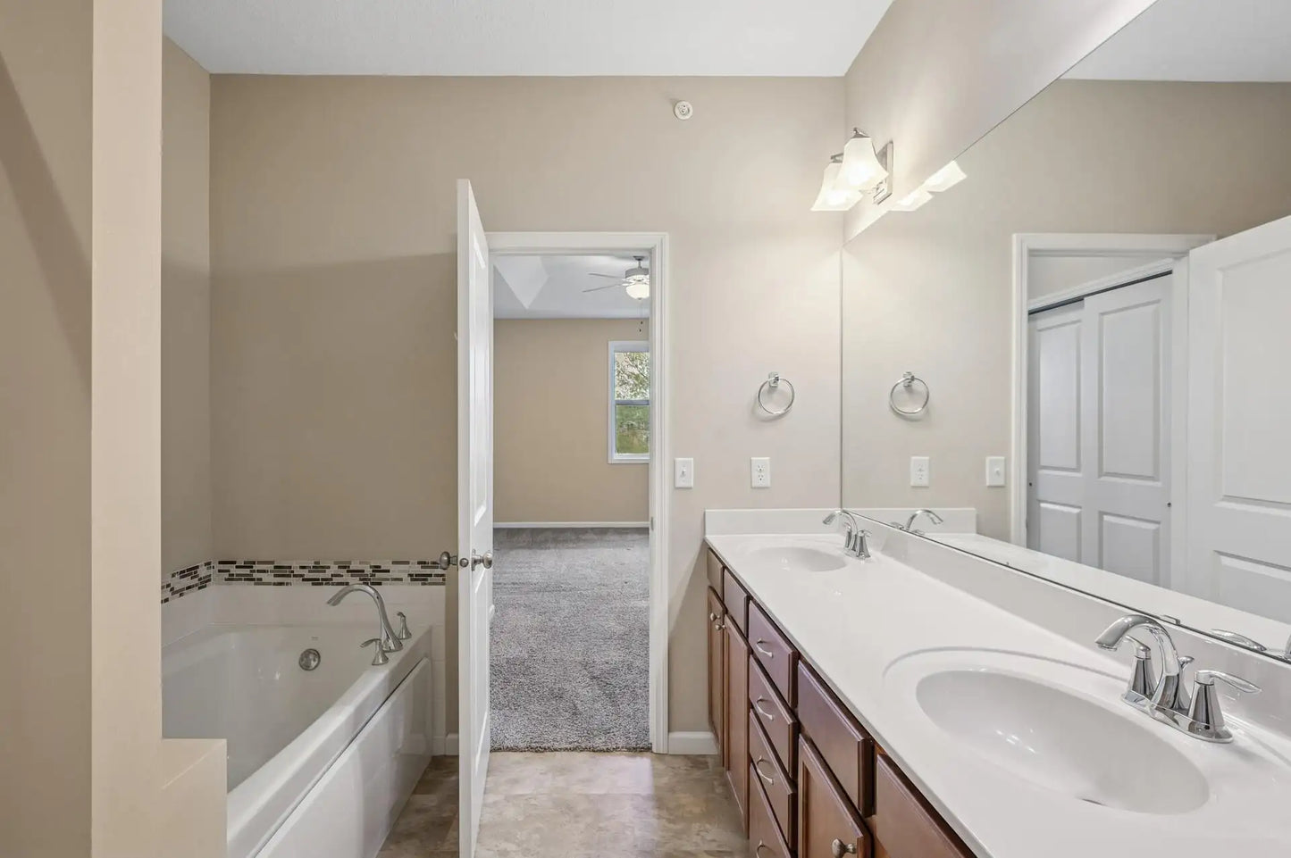 1323 Lylewood Parkway, Carver, MN 55315
