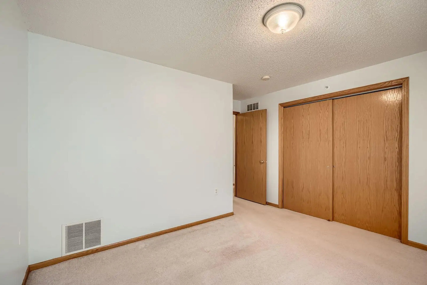 6850 Benton Way, Inver Grove Heights, MN 55076