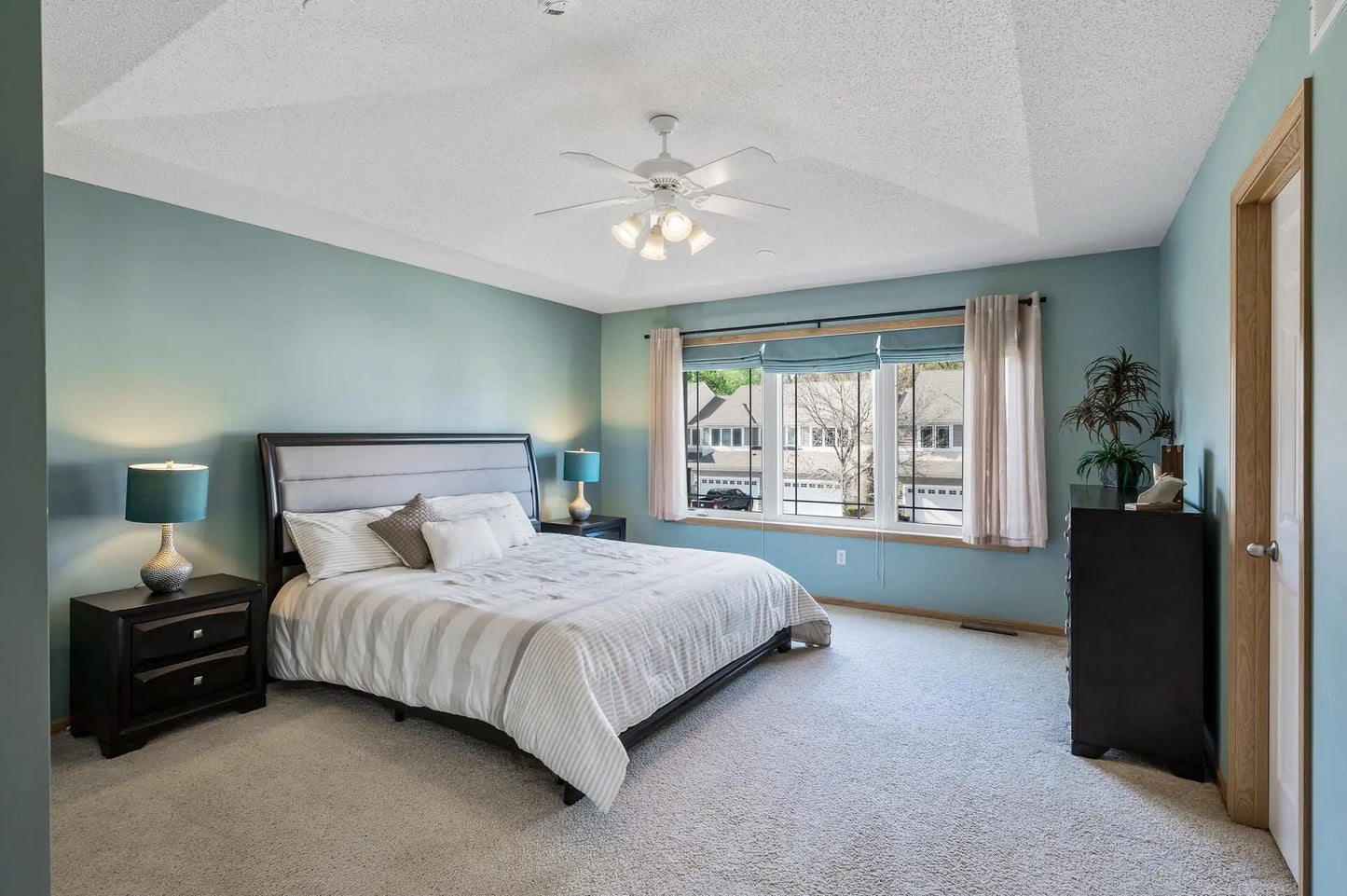 10531 Bay View Lane, Woodbury, MN 55129