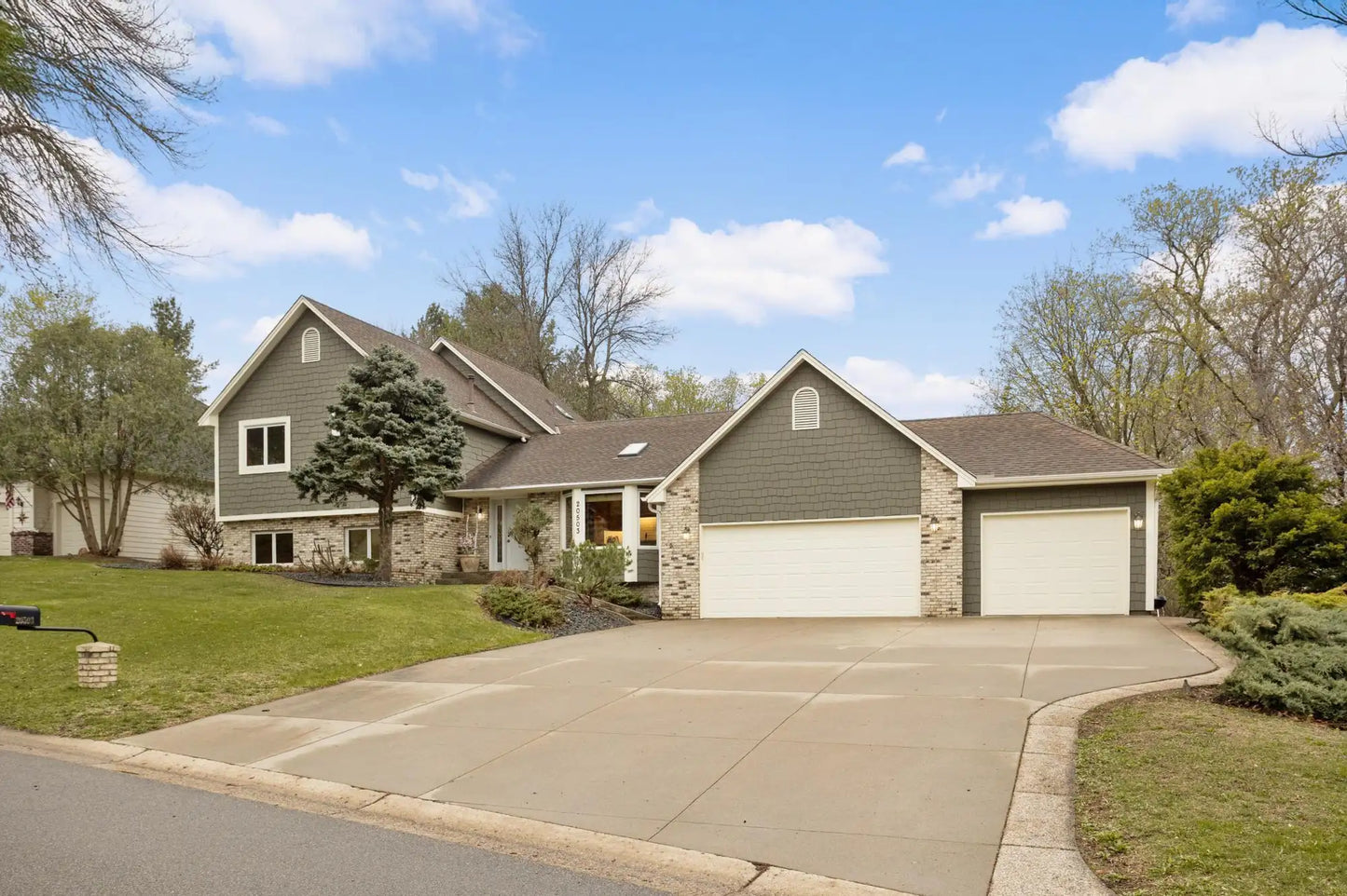 20503 Juno Trail, Lakeville, MN 55044
