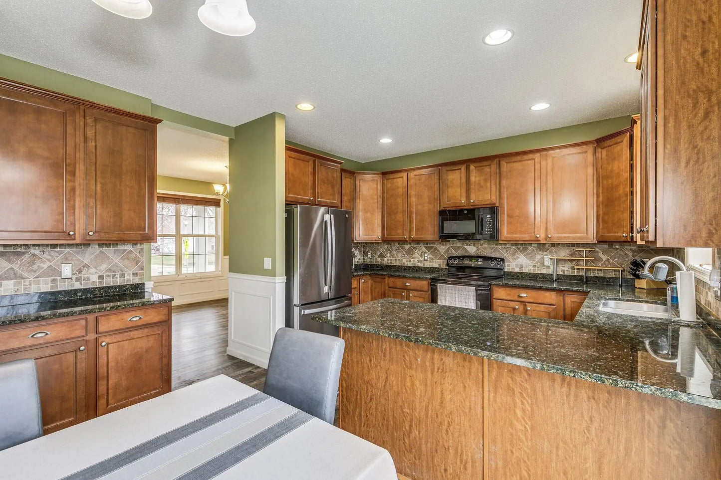 4947 Hamlet Avenue, Oakdale, MN 55128