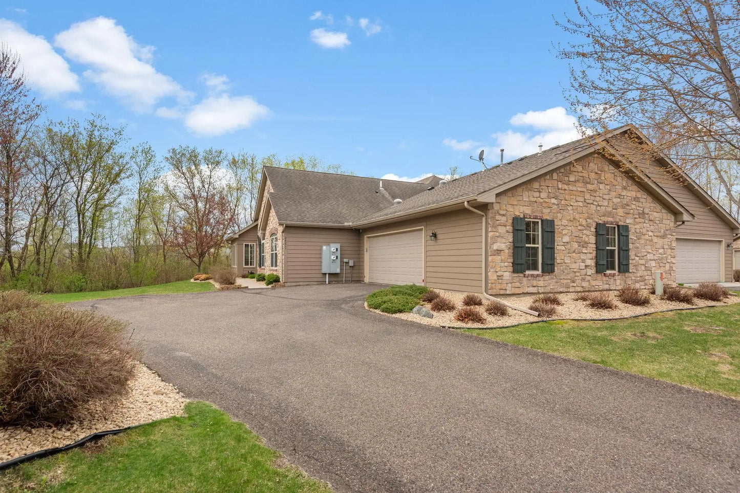 24211 Rivers Edge Road, Rogers, MN 55374
