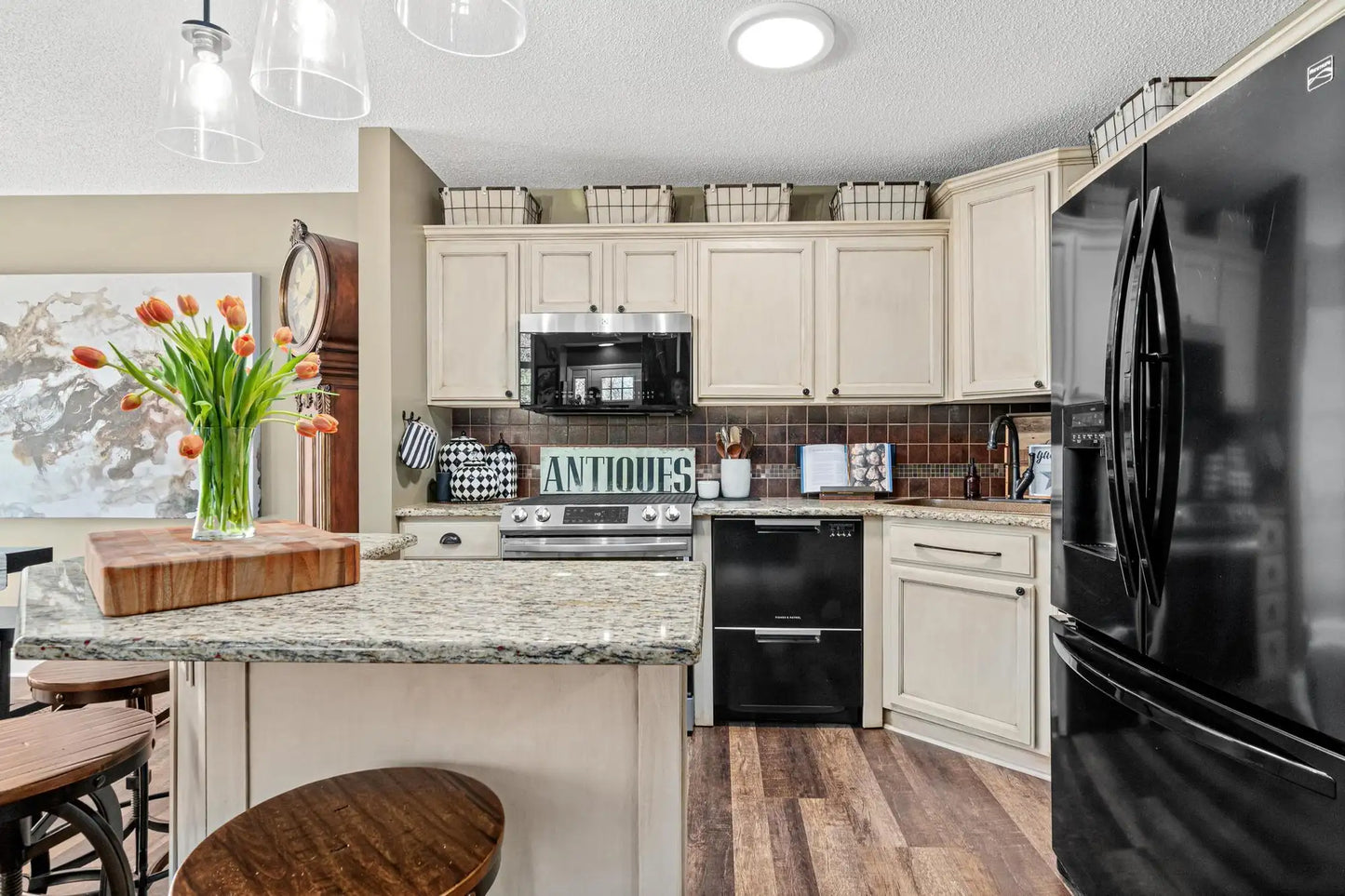 3595 Genevieve Avenue, Oakdale, MN 55128