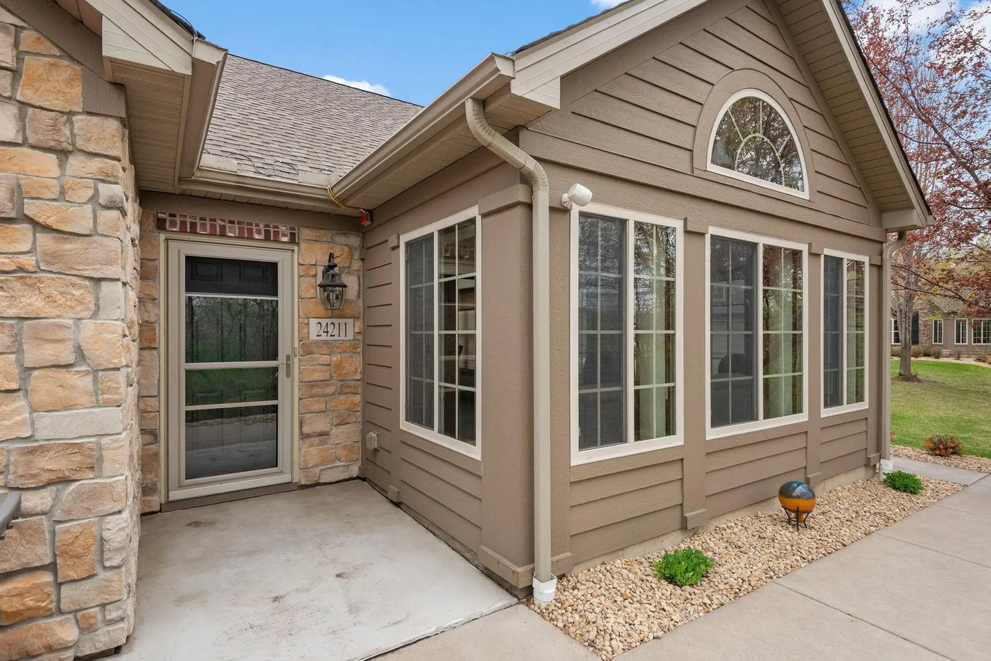 24211 Rivers Edge Road, Rogers, MN 55374