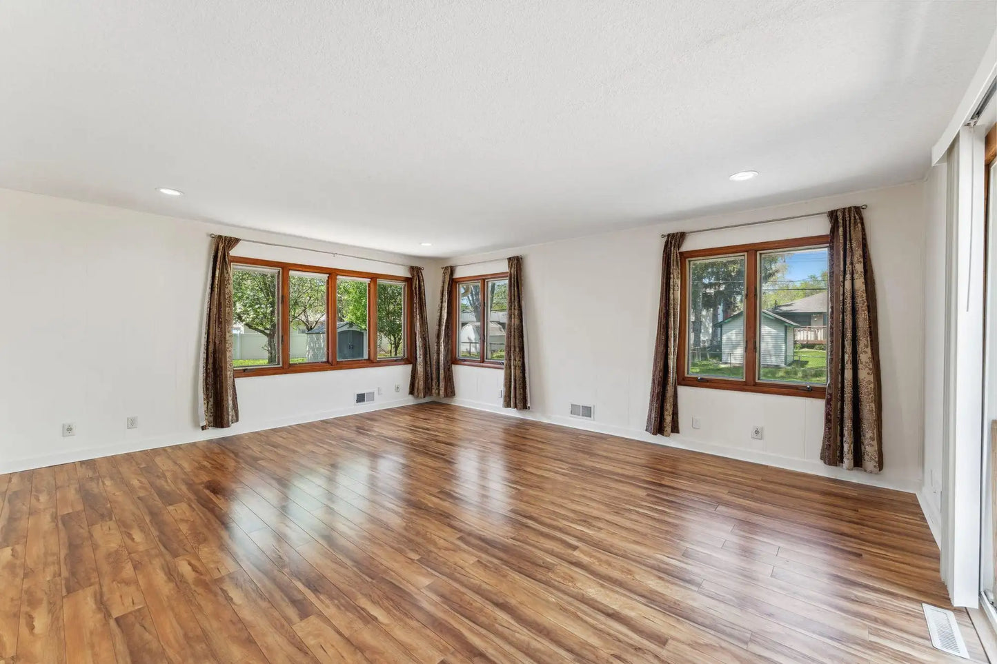 2801 32nd Avenue, Saint Anthony, MN 55418