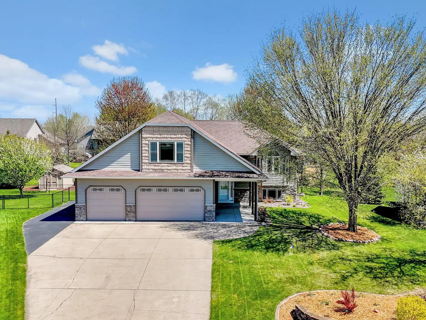 6136 Goodview Trail Circle, Hugo, MN 55038