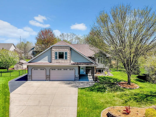 6136 Goodview Trail Circle, Hugo, MN 55038