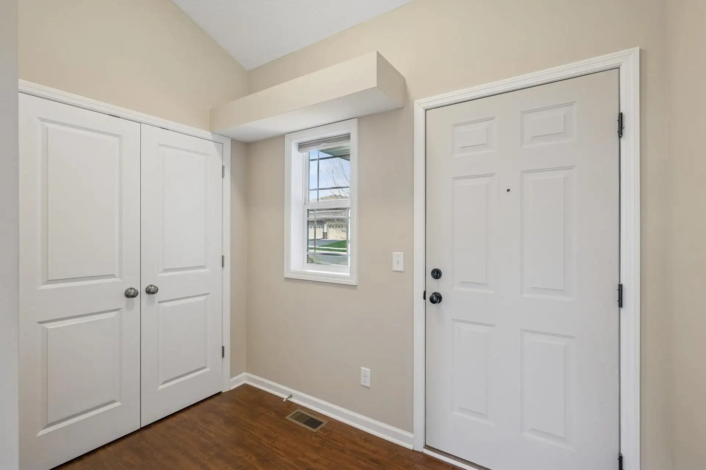 1323 Lylewood Parkway, Carver, MN 55315