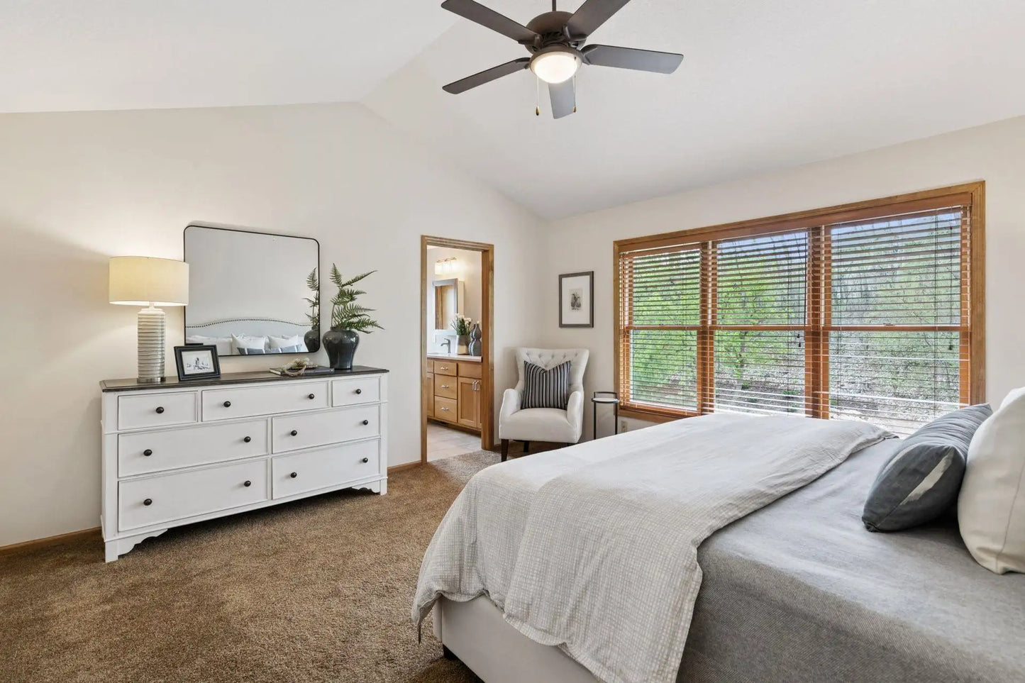 4633 Stonecliffe Drive, Eagan, MN 55122