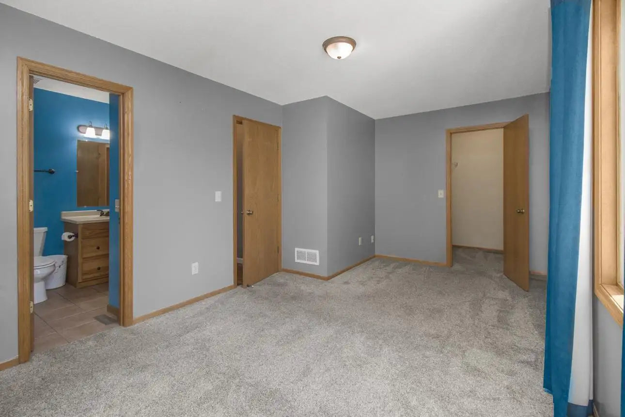 4975 Heather Ridge Road, Oakdale, MN 55128
