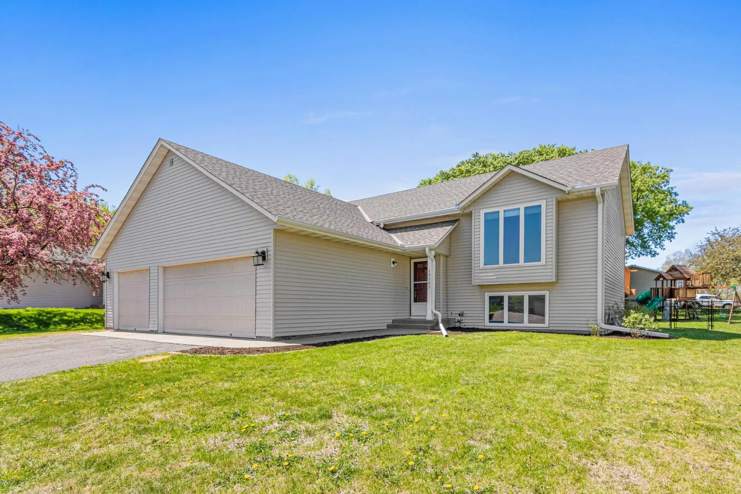 15705 Hannover Path, Apple Valley, MN 55124