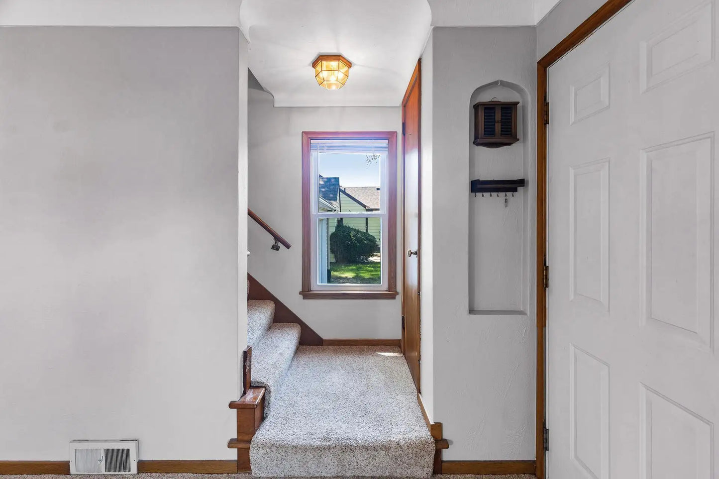 1712 Hyacinth Avenue, Saint Paul, MN 55106