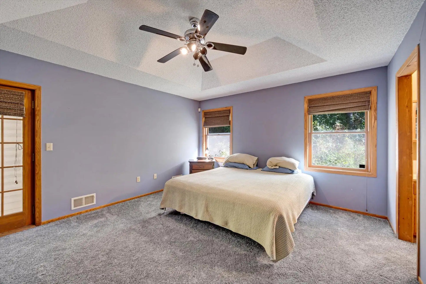 771 County Road B2 , Little Canada, MN 55117