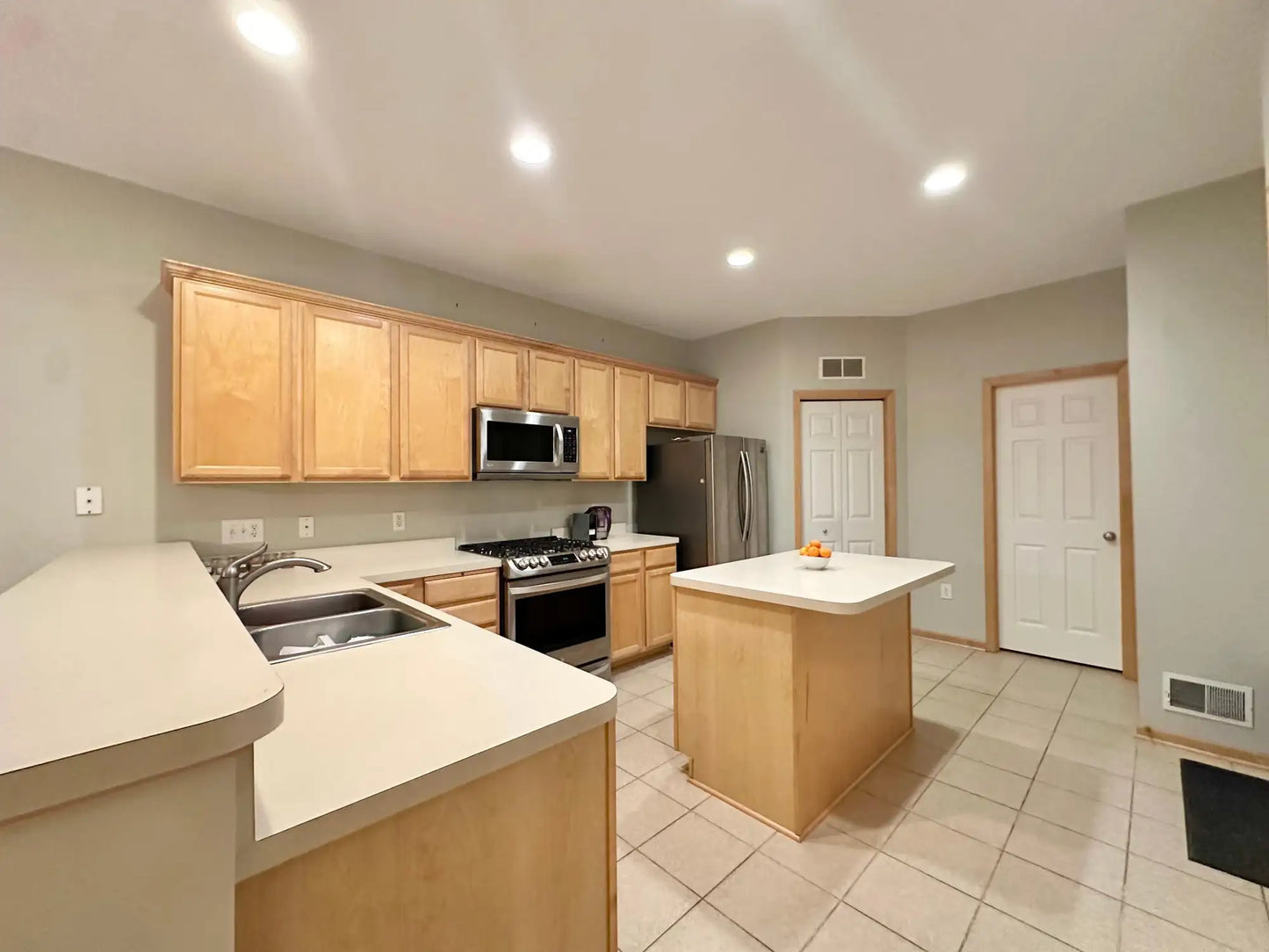 4553 Victor Path, Hugo, MN 55038