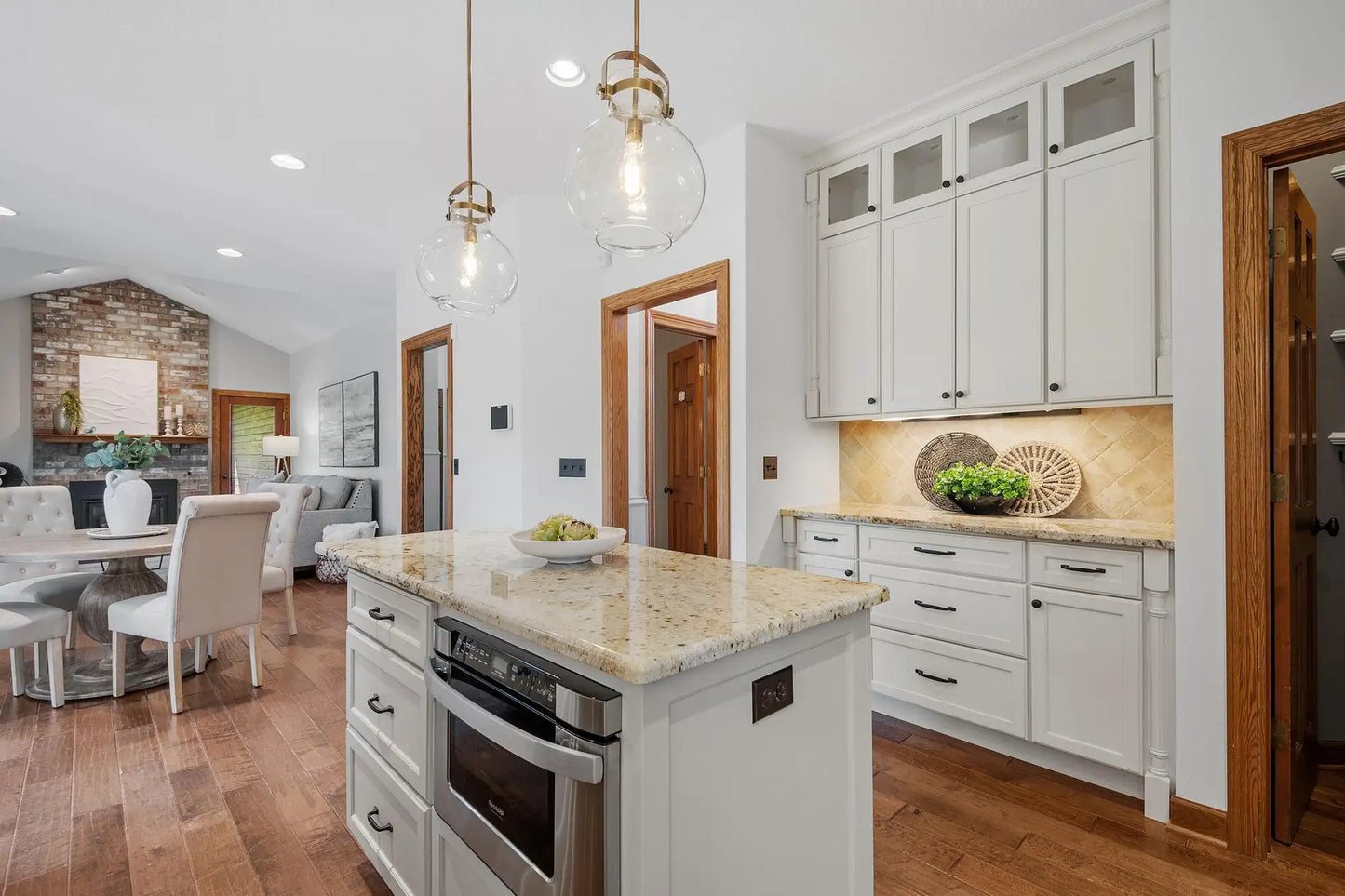 9137 Edinburgh Lane, Woodbury, MN 55125