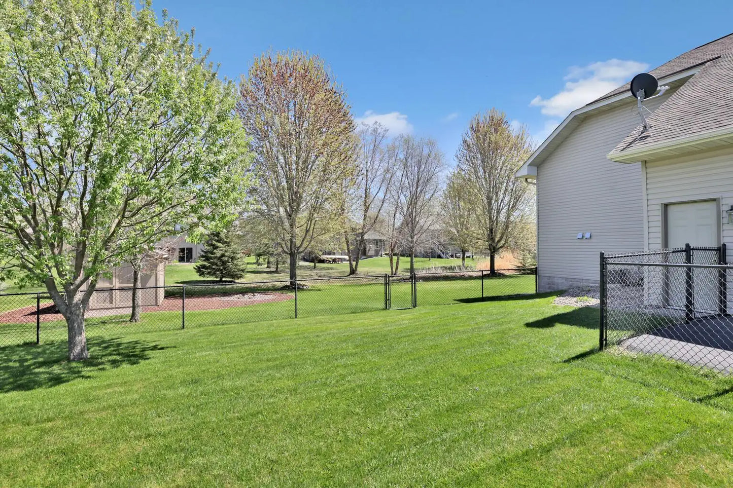 6136 Goodview Trail Circle, Hugo, MN 55038