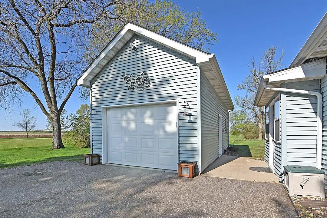 261 Fairhaven Avenue, South Haven, MN 55382
