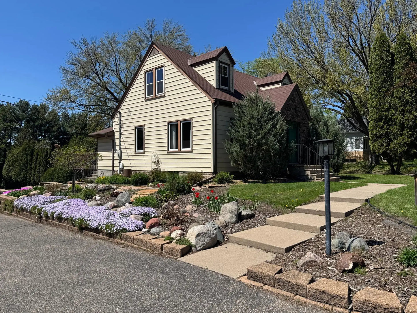 1635 Dodd Road, Mendota Heights, MN 55118