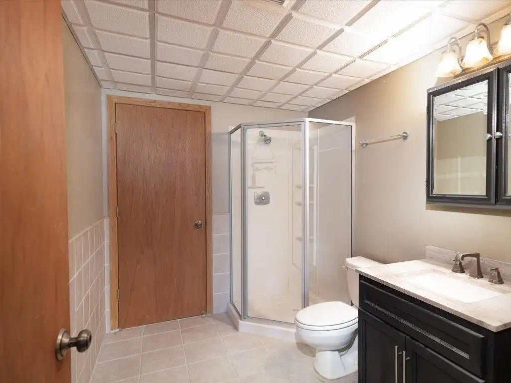 1042 Aston Circle, Burnsville, MN 55337