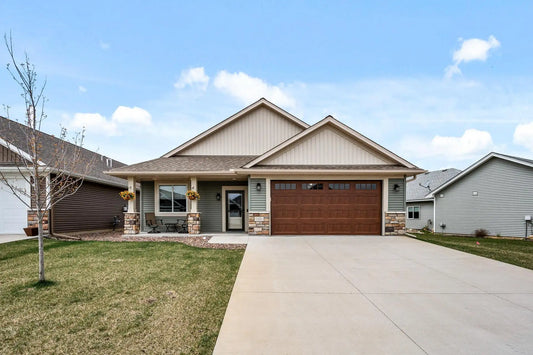31686 Newport Curve, Lindstrom, MN 55045