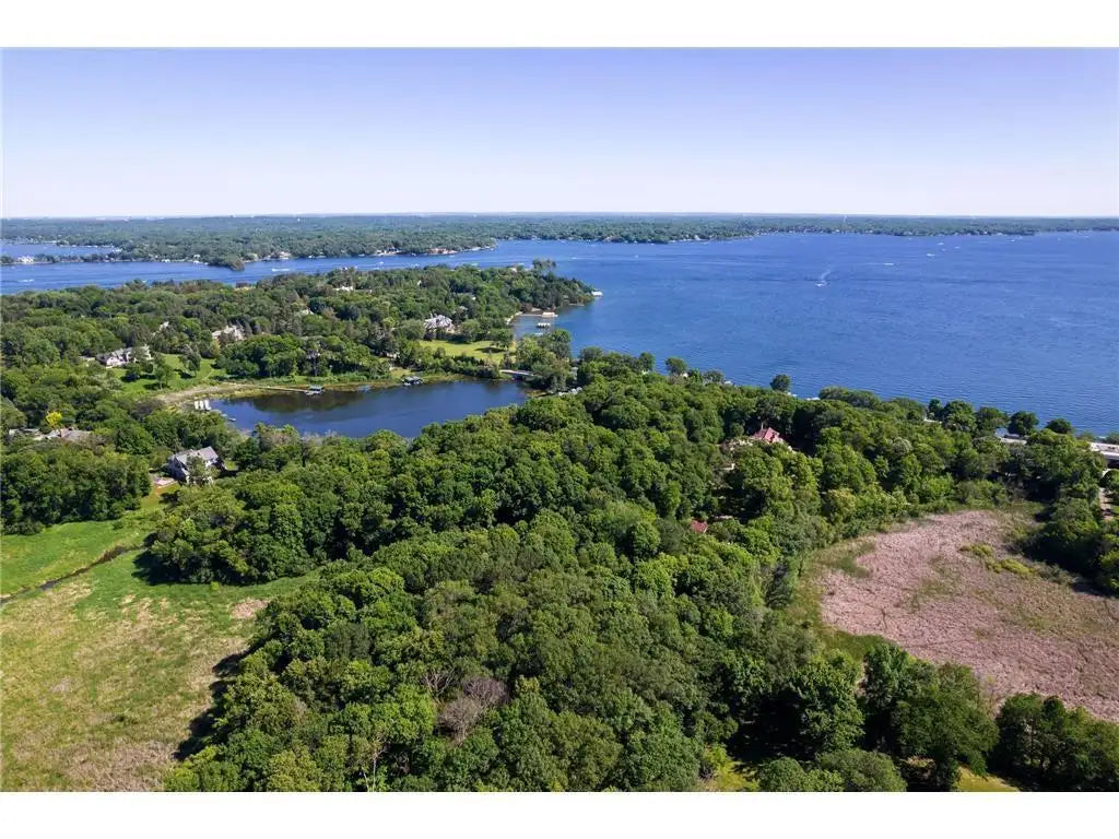 565 Ferndale Road, Wayzata, MN 55391